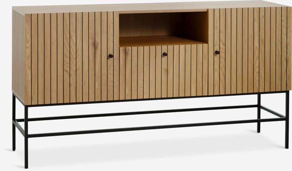 Dressoir Jysk HEMDRUP (2 deuren 1 lade warm eiken kleur), Ophalen, 100 tot 150 cm, Zo goed als nieuw, 25 tot 50 cm