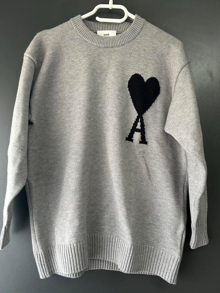 Ami Paris Trui Maat S - Grijs met Zwart Hart Logo, Kleding | Heren, Truien en Vesten, Nieuw, Maat 46 (S) of kleiner, Grijs, Verzenden