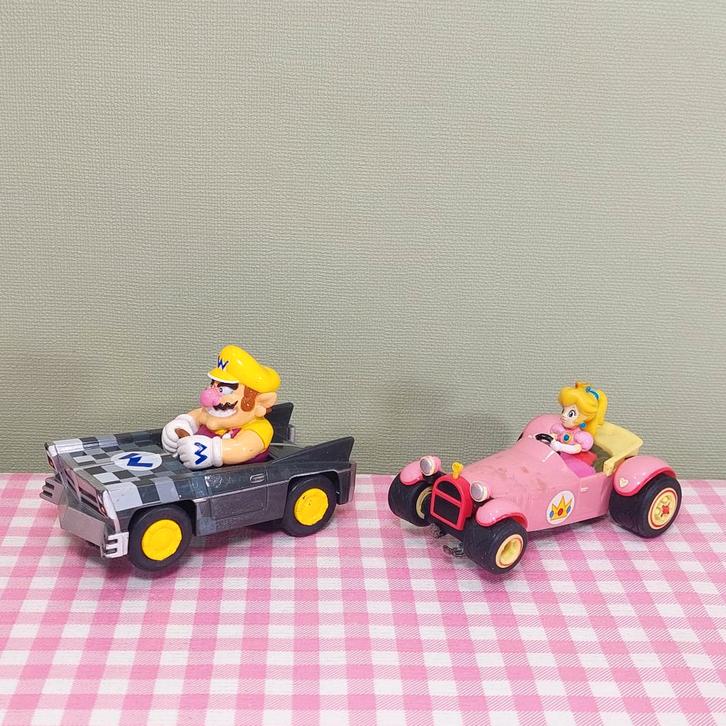 Mario Kart Carerra Go Wario 61038 Peach 61123 car auto 1:43, Kinderen en Baby's, Speelgoed | Speelgoedvoertuigen, Gebruikt, Ophalen of Verzenden