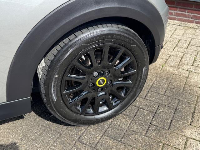 Mini Mini Electric Classic *carplay *stoelverw. *10.500 km *, Lichtsensor, Gebruikt, 33 kWh, 4 stoelen