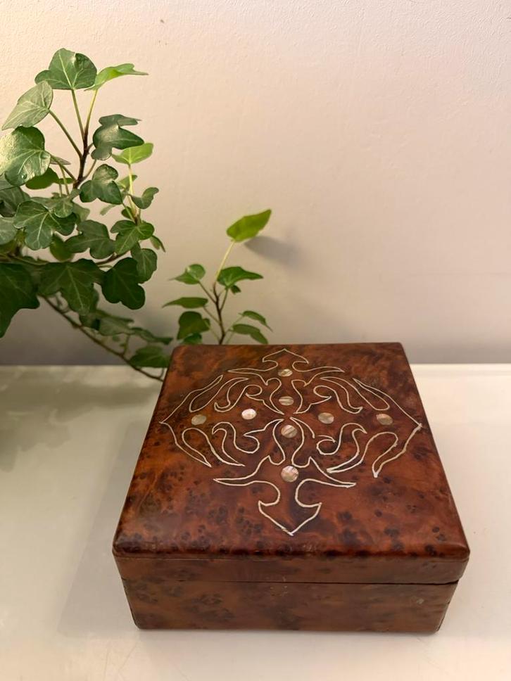 Vintage houten bewaardoosje met parelmoer inleg, Antiek en Kunst, Antiek | Woonaccessoires, Ophalen of Verzenden