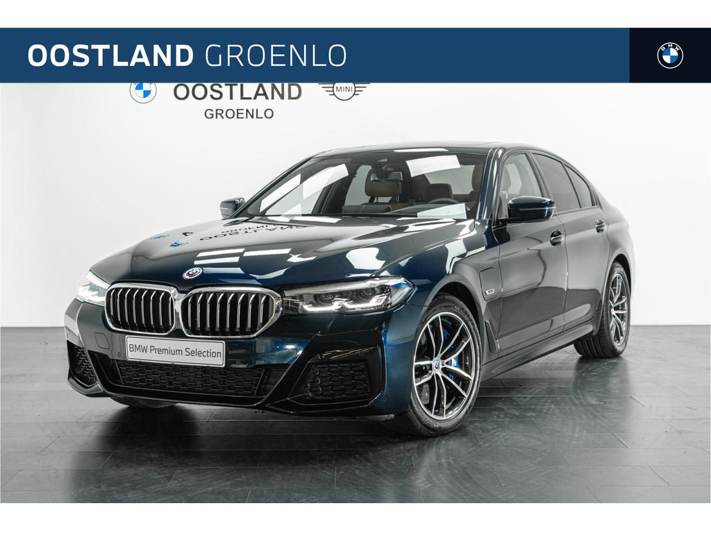 BMW 5 Serie 545e xDrive High Executive M Sport Automaat / Tr, Auto's, BMW, Gebruikt, Zwart, Met garantie (alle), Zwart