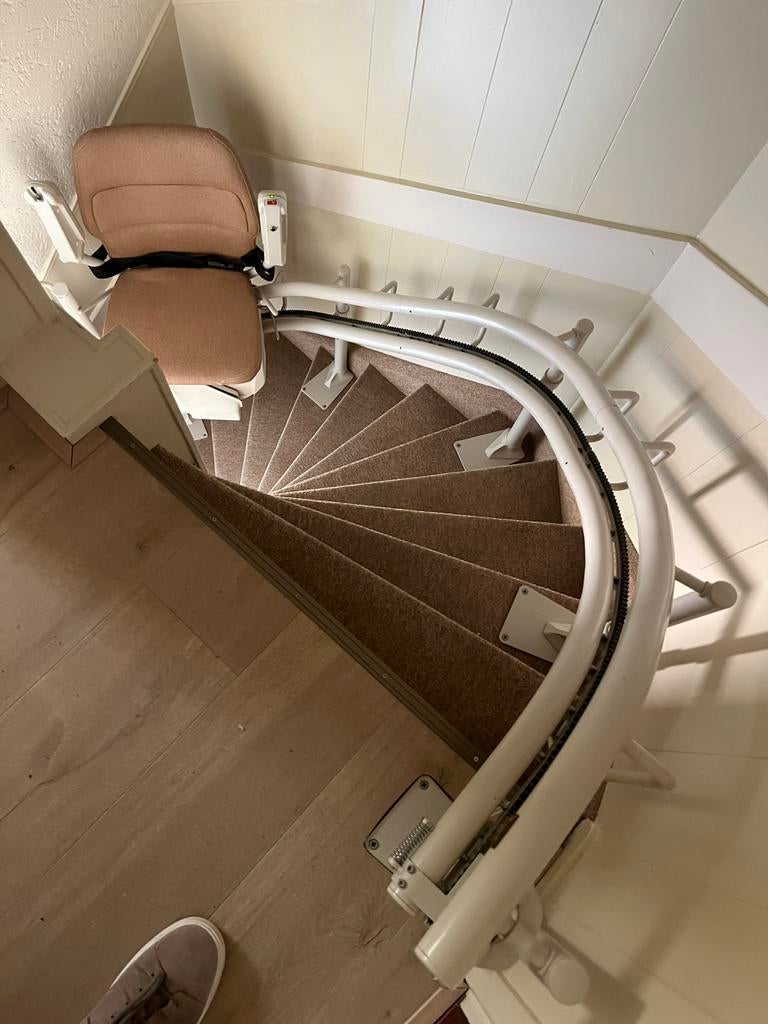 Traplift, Ophalen, Gebruikt, Met bocht