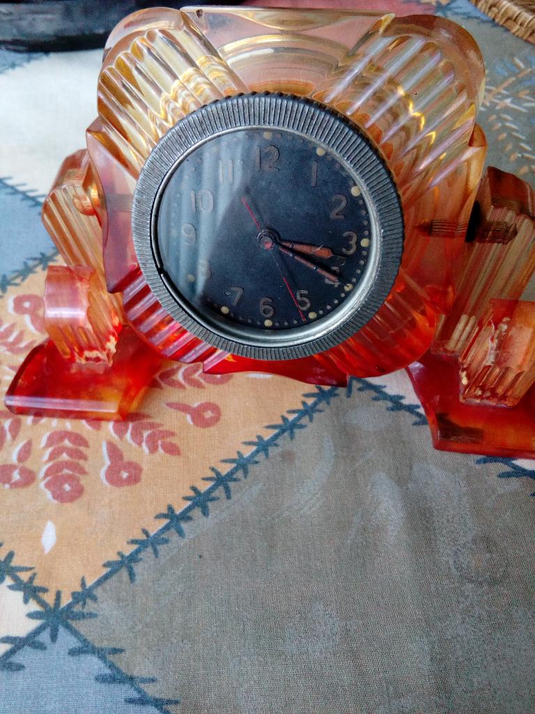 Russische tafel bureau klok lijkt op glas maar is een soort, Antiek en Kunst, Ophalen