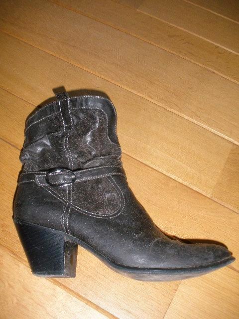 Laarzen zwart maat 41, Kleding | Dames, Schoenen, Zo goed als nieuw, Hoge laarzen, Zwart, Ophalen of Verzenden