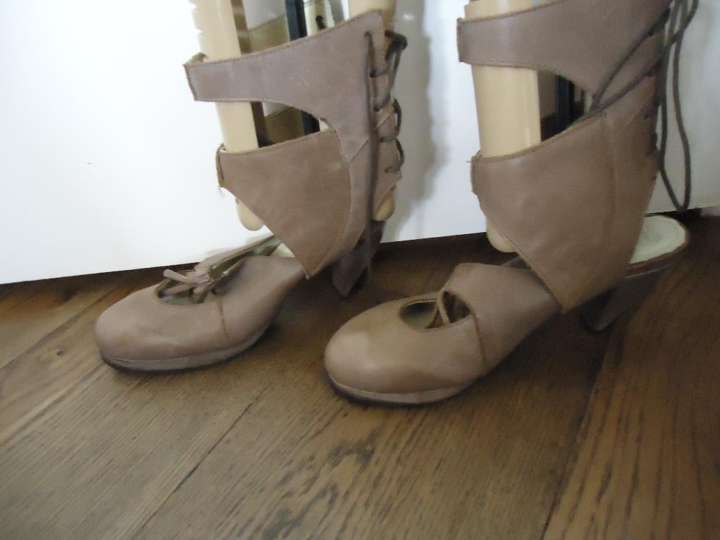 Nieuwe zeer aparte taupe SERGIO TOMANI schoenen maat 39, Sergio Tomani, Overige kleuren, Nieuw, Ophalen of Verzenden