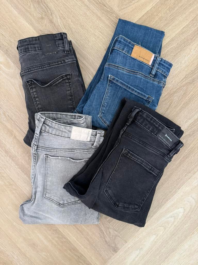 Spijkerbroeken - Bershka, Stradivarius, Zara - Maat 36, Kleding | Dames, Spijkerbroeken en Jeans, Ophalen of Verzenden, Zo goed als nieuw