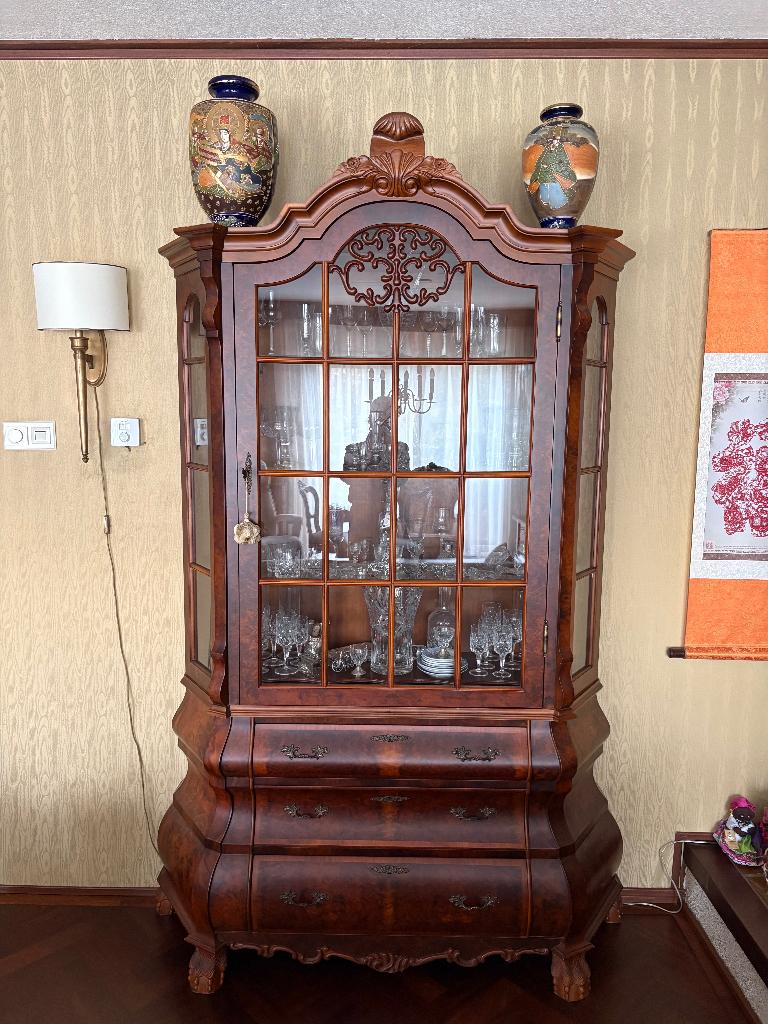 Antieke notenhouten vitrinekast ( Neo Barok ), Antiek en Kunst, Ophalen