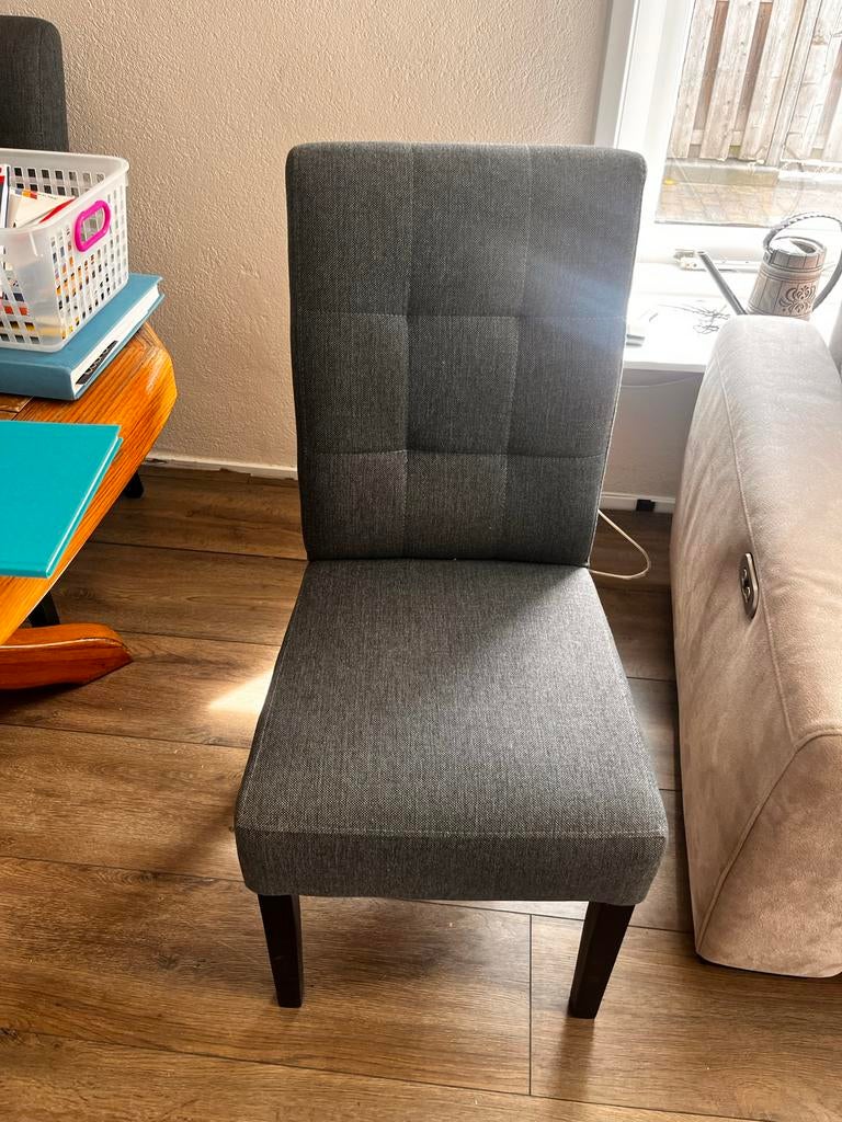 4 eetkamerstoelen grijs met houten poten, Huis en Inrichting, Stoelen, Ophalen, Gebruikt, Vier, Grijs