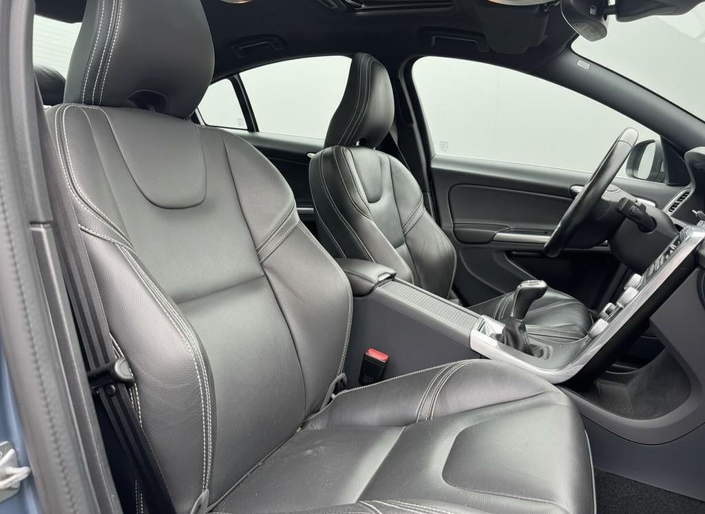 Volvo S60 2.0 T3 Nordic+ Luxury-line, Schuifdak | Leer | Tre, Auto's, Volvo, Gebruikt, 4 cilinders, 1969 cc, Blauw