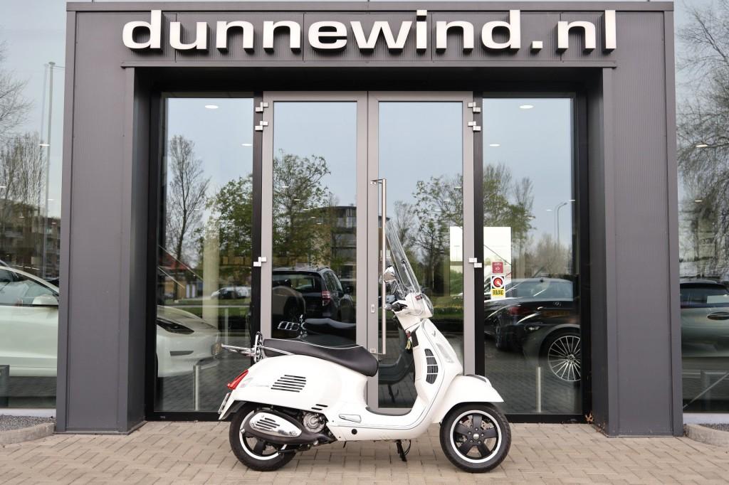 Piaggio VESPA GTS 300 *koffer*afdekzeil*zeer netjes*, Fietsen en Brommers, Gebruikt, Customerservice.piaggiogroup@legalmail.it