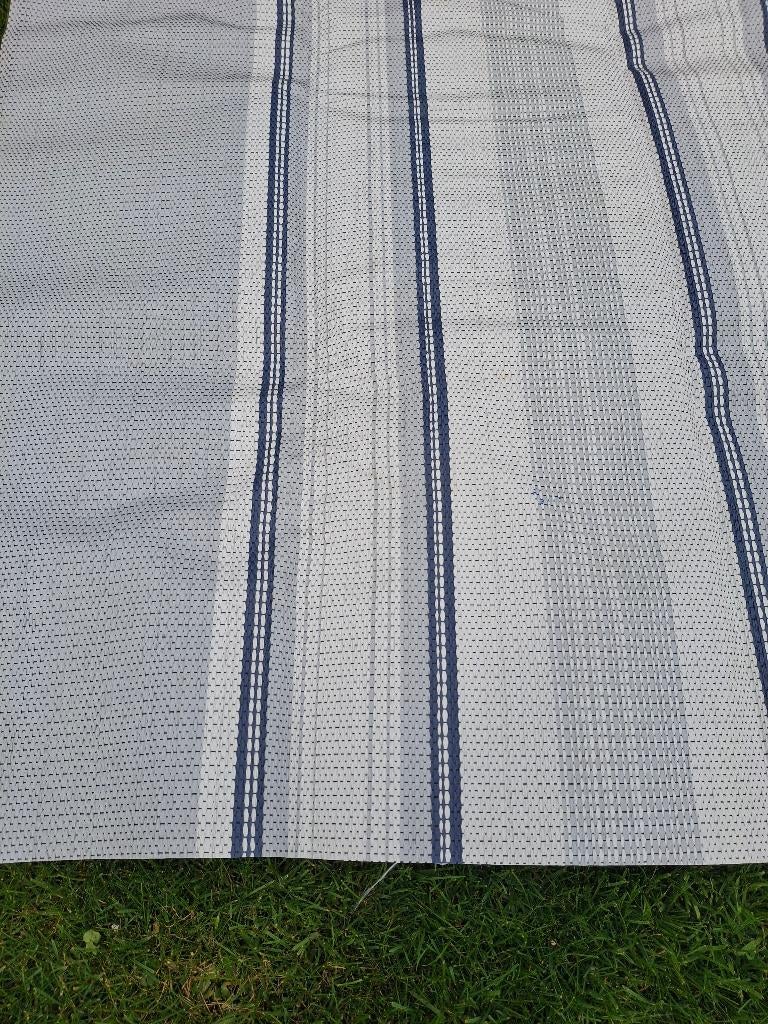 Kleed voor in in de voortent van de caravan, Ophalen, Gebruikt