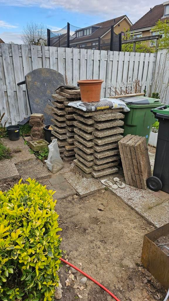 Gratis af te halen: 108 grindtegels 40x60 cm (27 m²), Tuin en Terras, Tegels en Klinkers, Ophalen, Gebruikt, 10 m² of meer, Grind