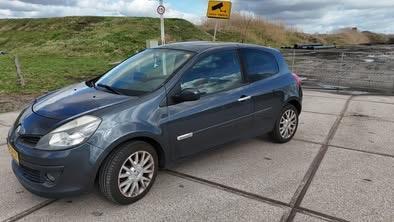 Renault Clio 1.4 16V  3-DRS 2007, Auto's, Renault, Particulier, Clio, ABS, Airbags, Airconditioning, Android Auto, Apple Carplay
