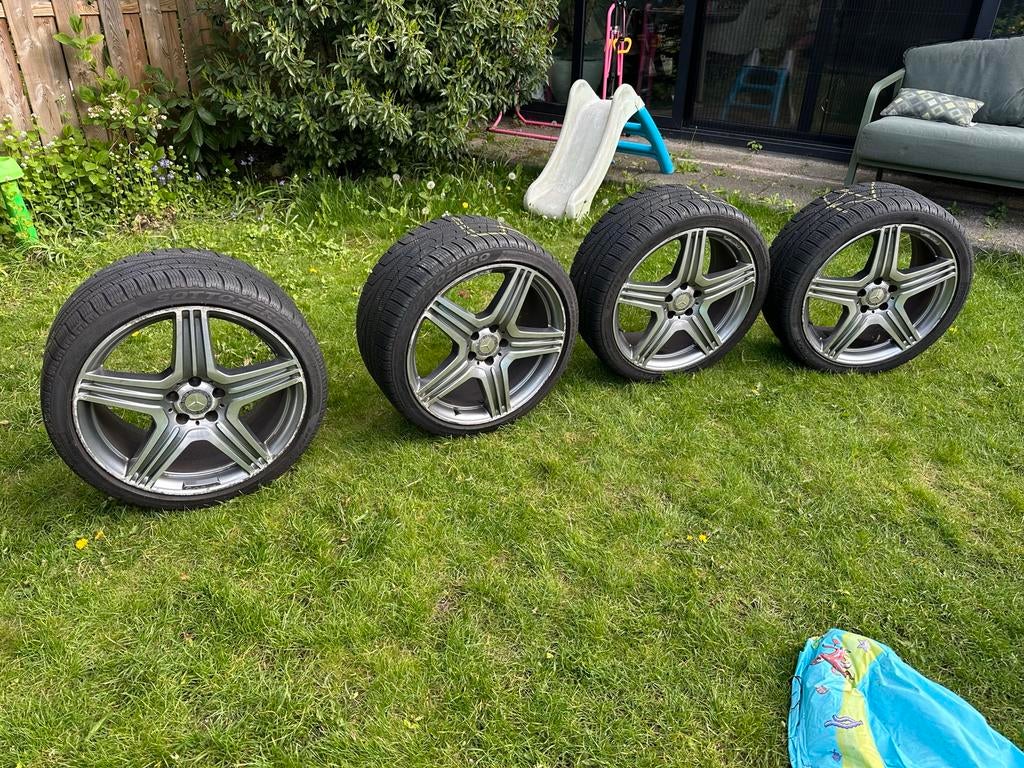 Originele 19 inch Mercedes AMG velgen met Pirelli winterband, Auto-onderdelen, Banden en Velgen, Gebruikt, 255 mm, Banden en Velgen