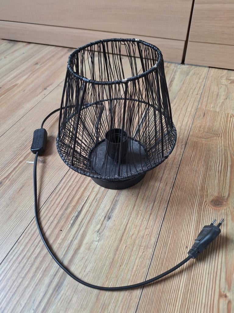Zwarte draadlamp - Tafellamp/Nachtlampje, Gebruikt, Modern, Industrieel, Ophalen of Verzenden, Metaal