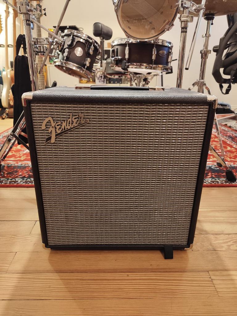 Fender Rumble 40 V3 bass amp combo versterker, Muziek en Instrumenten, Versterkers | Bas en Gitaar, Ophalen of Verzenden, Zo goed als nieuw