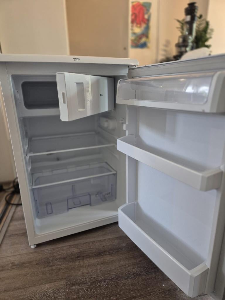 Beko koelkast met vriesvak, Witgoed en Apparatuur, Koelkasten en IJskasten, 100 tot 150 liter, Zo goed als nieuw, 45 tot 60 cm