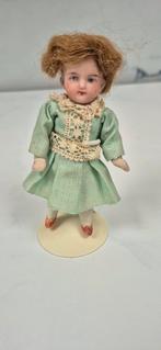 Antiek porseleinen popje 11cm, Verzamelen, Poppen, Ophalen of Verzenden, Gebruikt, Pop