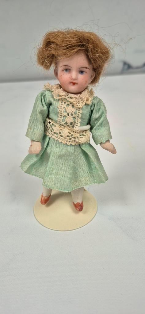 Antiek porseleinen popje 11cm, Verzamelen, Poppen, Gebruikt, Pop, Ophalen of Verzenden