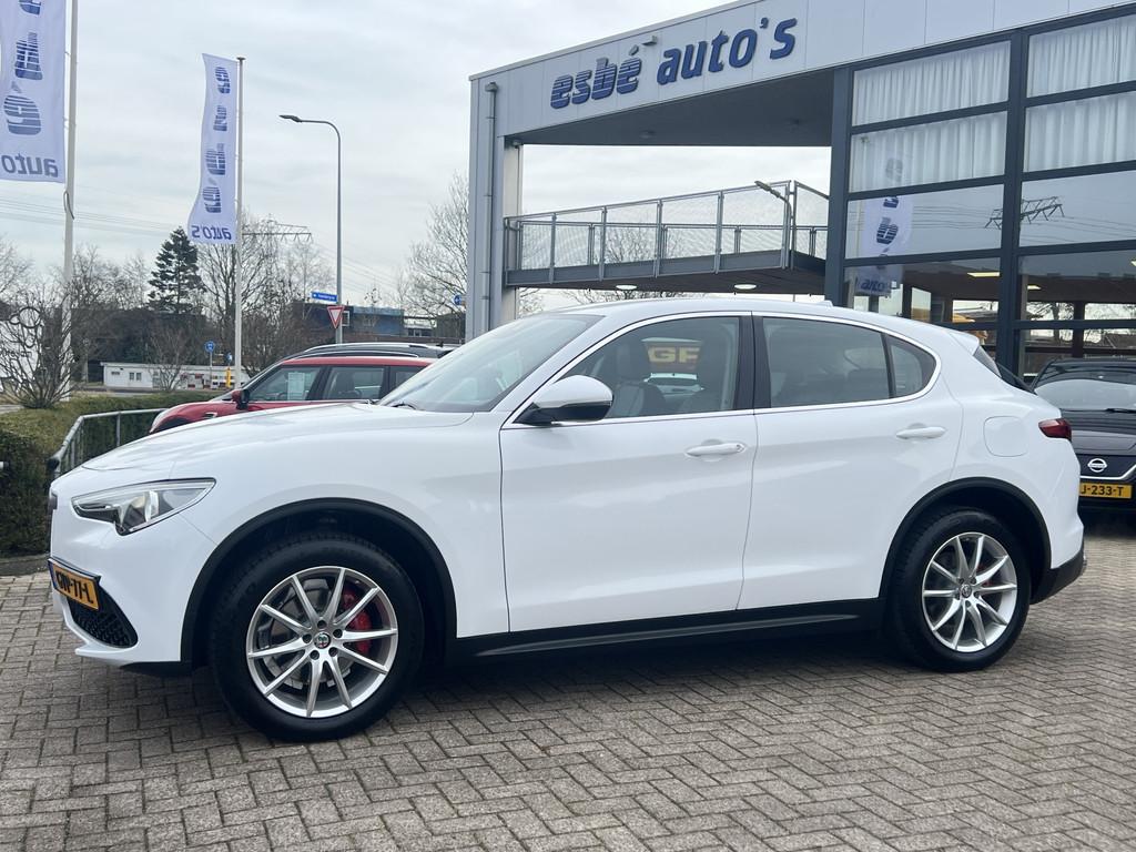Alfa Romeo Stelvio 2.0 T 280 Pk AWD First Edition Xenon Navi, Automaat, 4 cilinders, Met garantie (alle), Wit