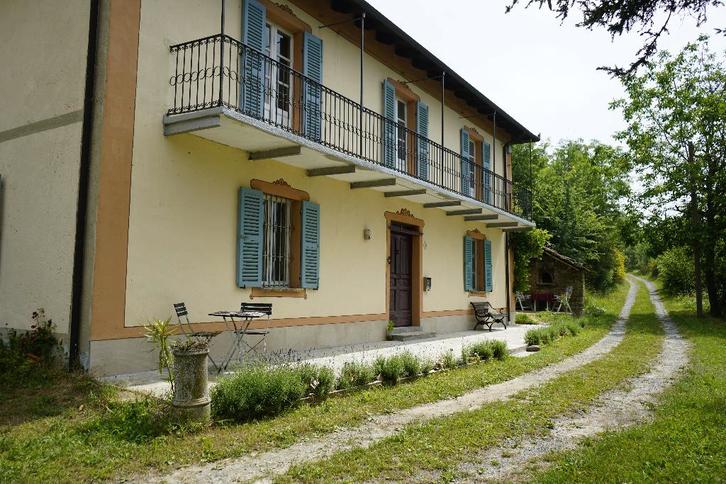 Gerestaureerd huis in Piëmonte Italië te koop, Huizen en Kamers, Buitenland, Italië, Woonhuis, Landelijk