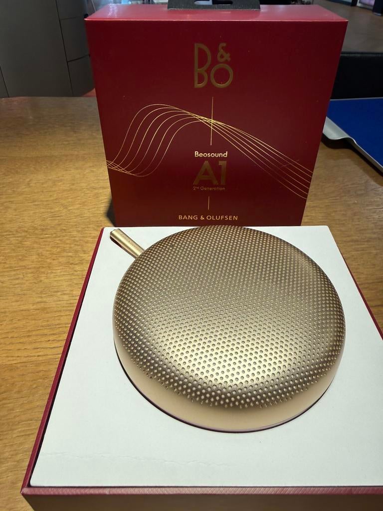 Bang & Olufsen BeoSound A1 lunar red