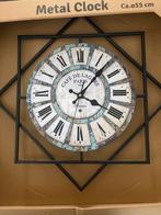 Metalen wandklok met Romeinse cijfers, ca. 55 cm, Ophalen of Verzenden, Zo goed als nieuw, Analoog, Wandklok