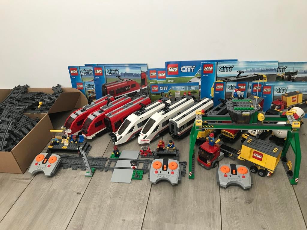 Lego City Treinen Partij: 7938, 7939, 60051 met veel rails, Lego, Aastvej 1, 7190 Billund, Denmark, Ophalen of Verzenden, Meerdere sets