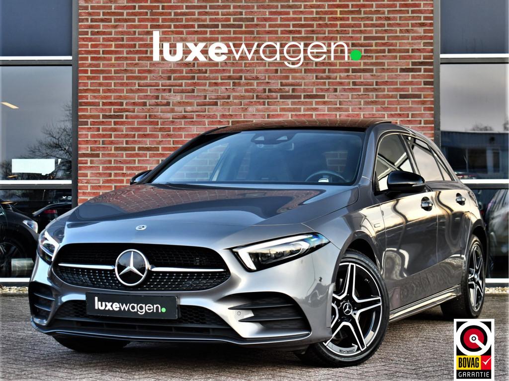 Mercedes-Benz A-Klasse 250 e AMG Pano Distronic Night Carpla, Auto's, 12 maanden, Gebruikt, Zwart, 15 kWh