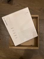 KPN Experia Box v10 Router/Modem - Zo goed als nieuw, Ophalen of Verzenden, Nieuw, Router met modem