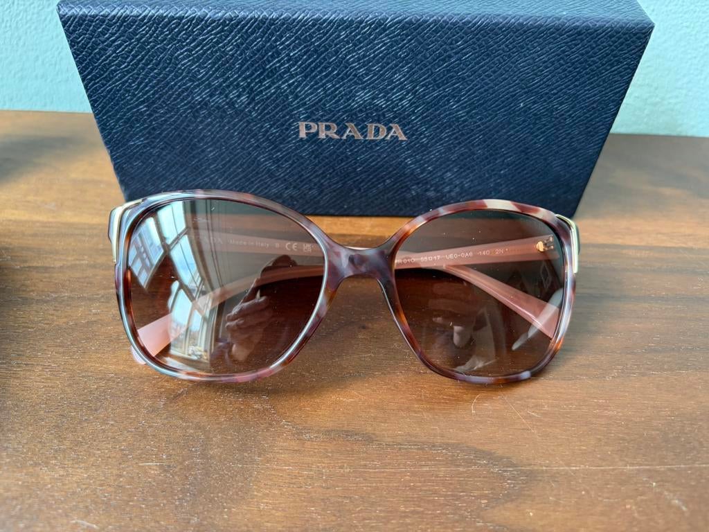 Prachtige Prada zonnebril sunnies NEW, Sieraden, Tassen en Uiterlijk, Prada@, Prada, Zonnebril, Prada