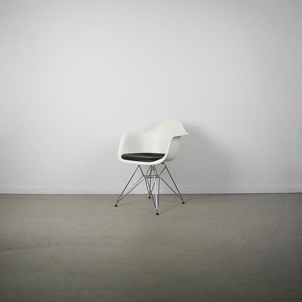 6x Vitra Eames DAR Kuipstoel Wit/Zwart – Chroom/ Eiffel, Niet ingevuld, Leer, Wit, Niet ingevuld