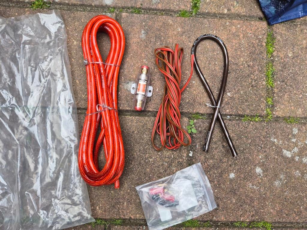 Nieuwe versterker kabel met zekeringhouder,stekkers., Ophalen of Verzenden, Nieuw