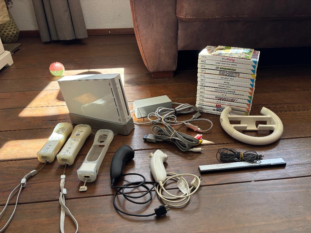 Complete Nintendo Wii set + 15 games, Spelcomputers en Games, Spelcomputers | Nintendo Wii, Ophalen, Gebruikt, Met 2 controllers