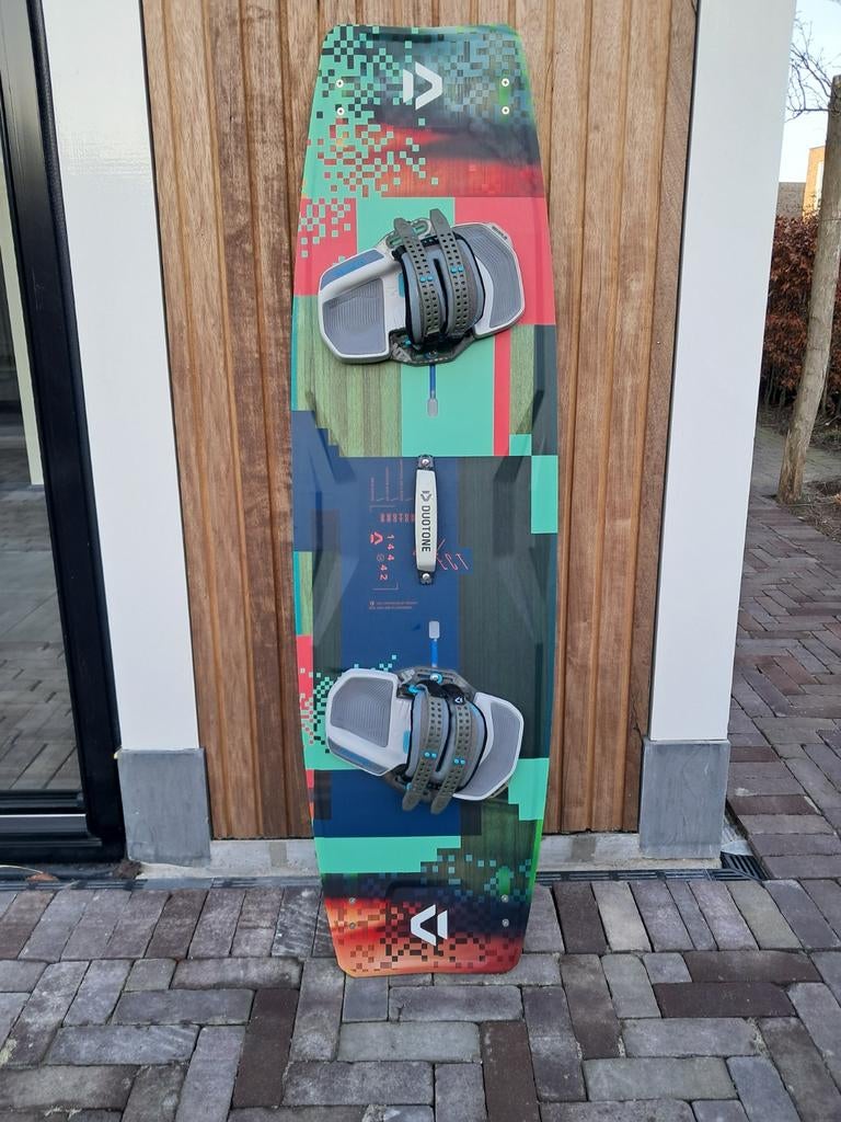 Duotone Select 2023 Kiteboard (zo goed als nieuw), Watersport en Boten, Kitesurfen, Ophalen, Twintip, Kiteboard, Zo goed als nieuw