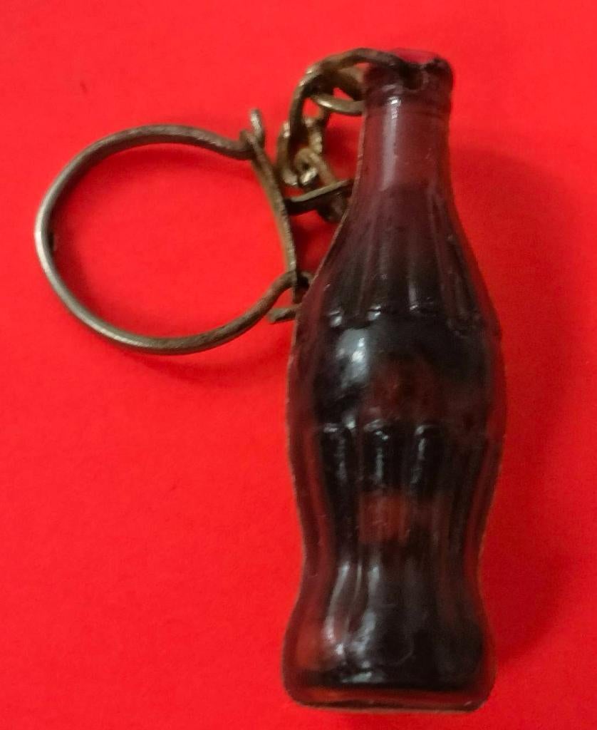 Cola flesje sleutelhanger, Verzamelen, Sleutelhangers, Ophalen of Verzenden, Zo goed als nieuw, Merk