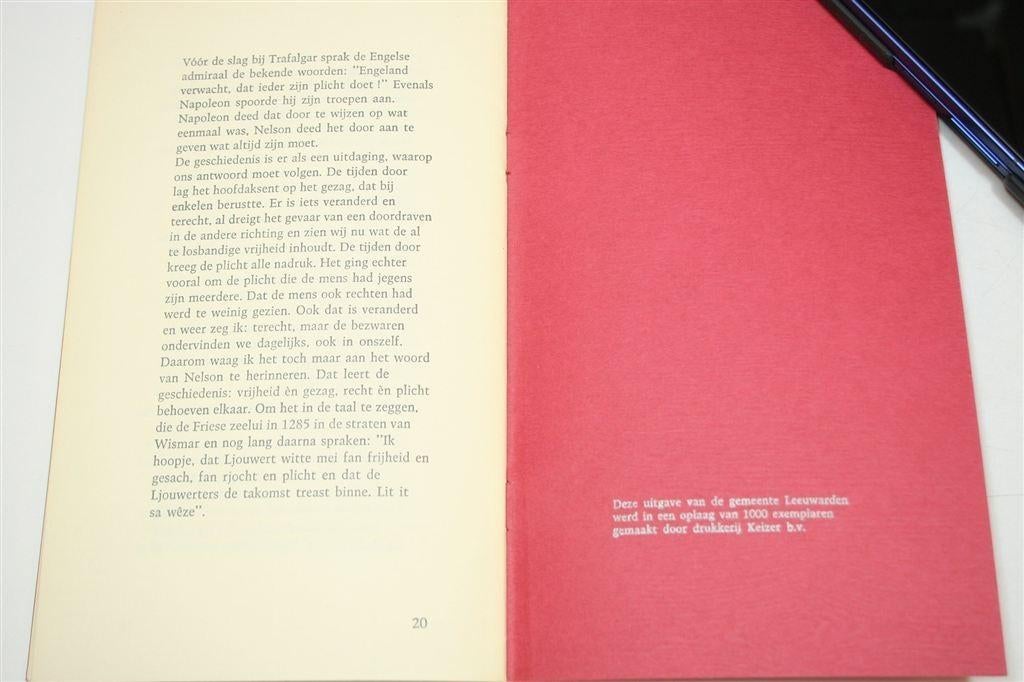Leeuwarden 700 Jaar Stad — Herdenkingsrede 1985, Boeken, Geschiedenis | Stad en Regio, Ophalen of Verzenden, Gelezen