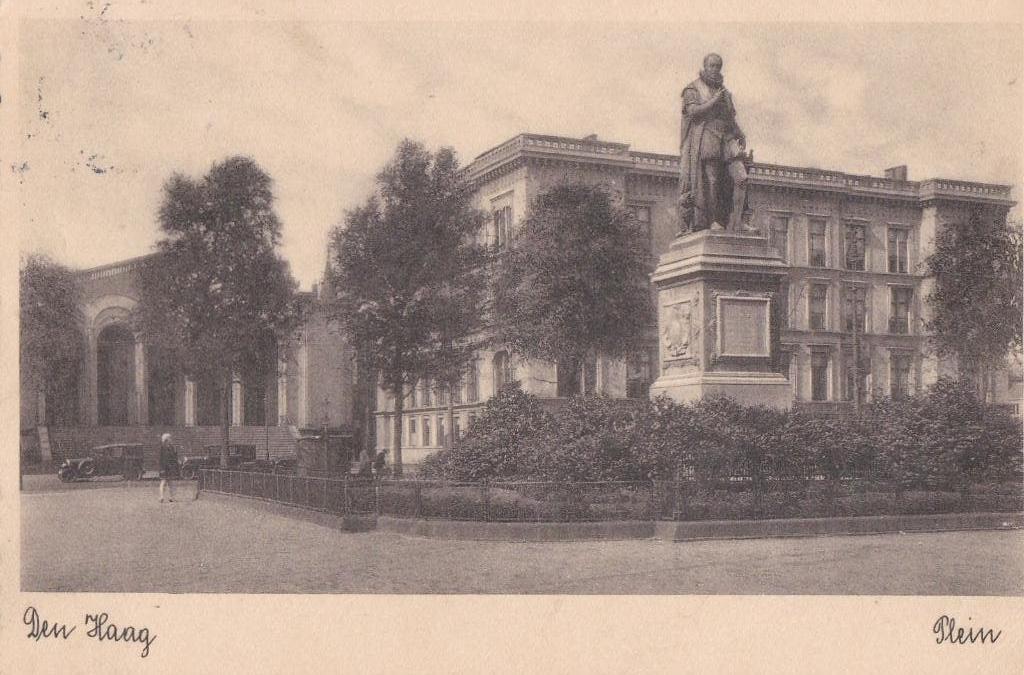 den haag plein  met standbeeld  oude auto enz 1936, Ophalen of Verzenden, Voor 1920, Noord-Brabant
