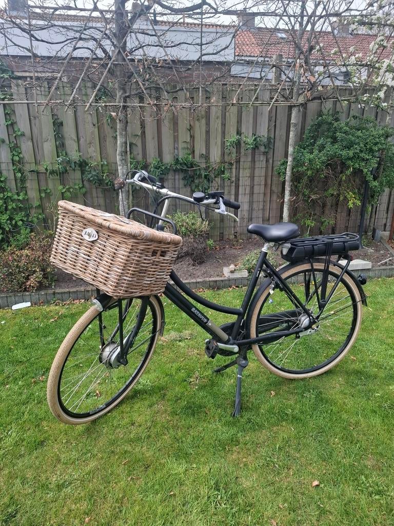 Batavus CNCTD Damesfiets met mand, Ophalen of Verzenden, Gebruikt, Minder dan 30 km per accu, Batavus
