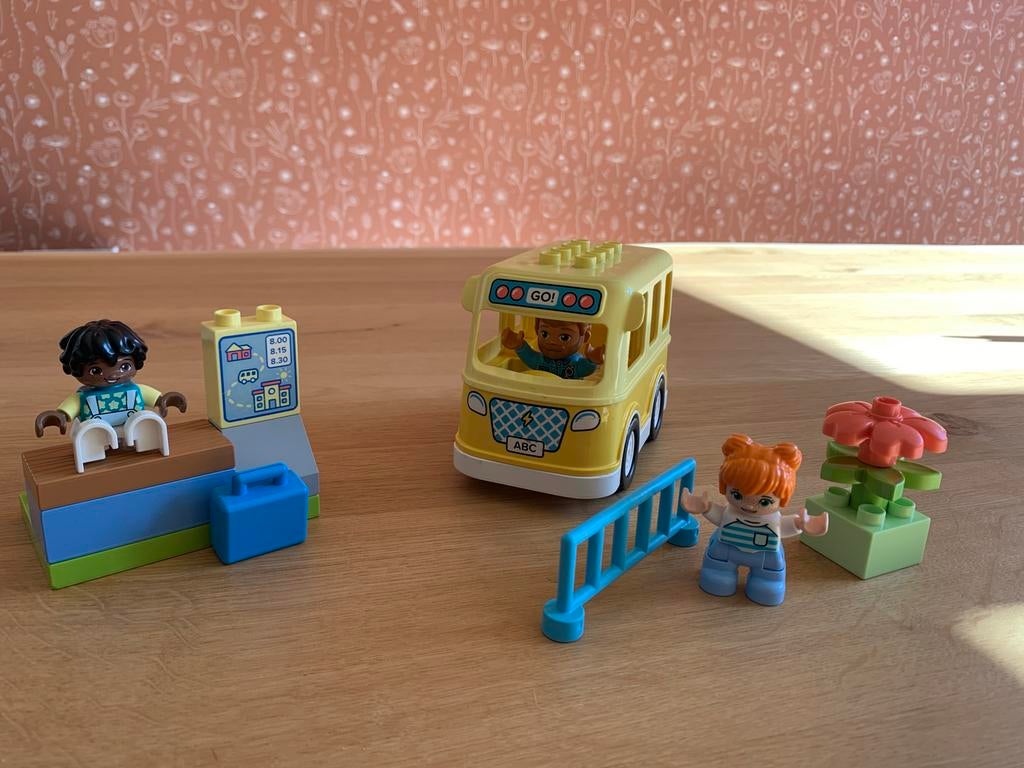 LEGO Duplo Schoolbus met boekje er nog bij!, Ophalen, Inclusief minifiguren, Overige thema's, Zo goed als nieuw