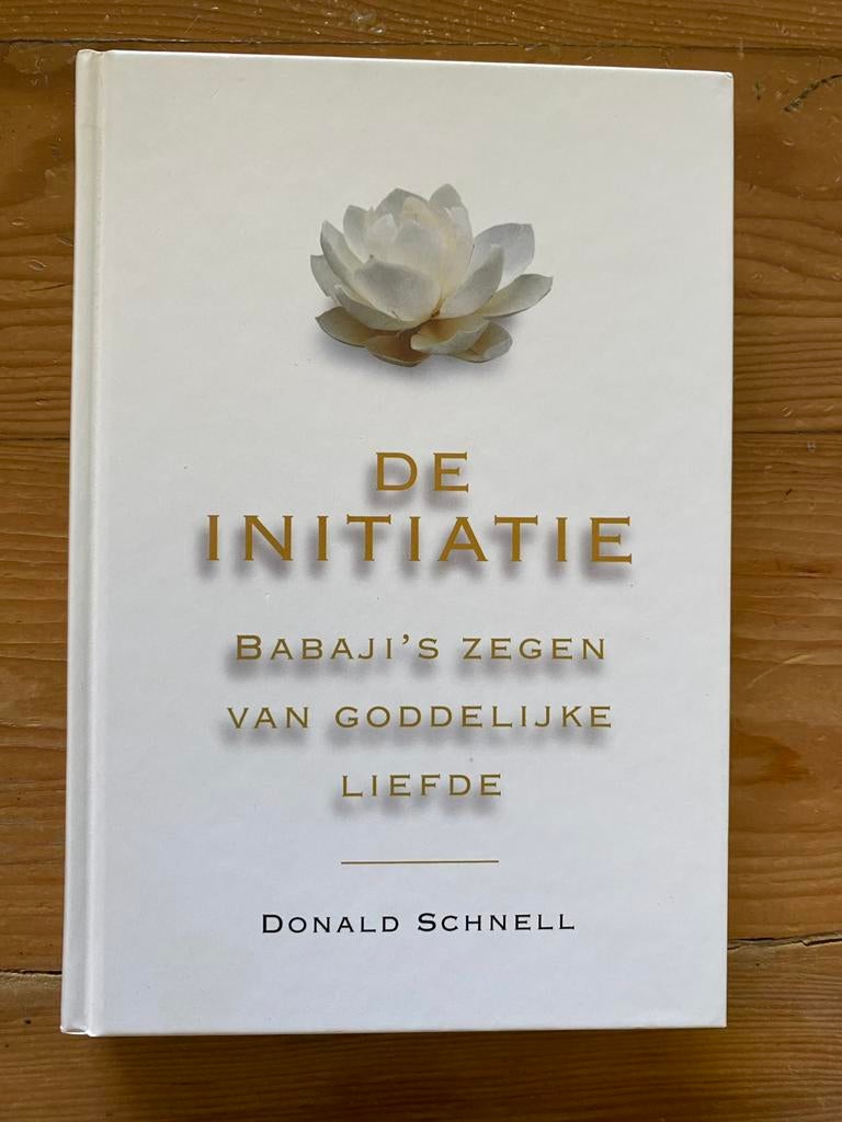 De initiatie - D Schnell, Ophalen of Verzenden, Gelezen, Overige onderwerpen, Achtergrond en Informatie