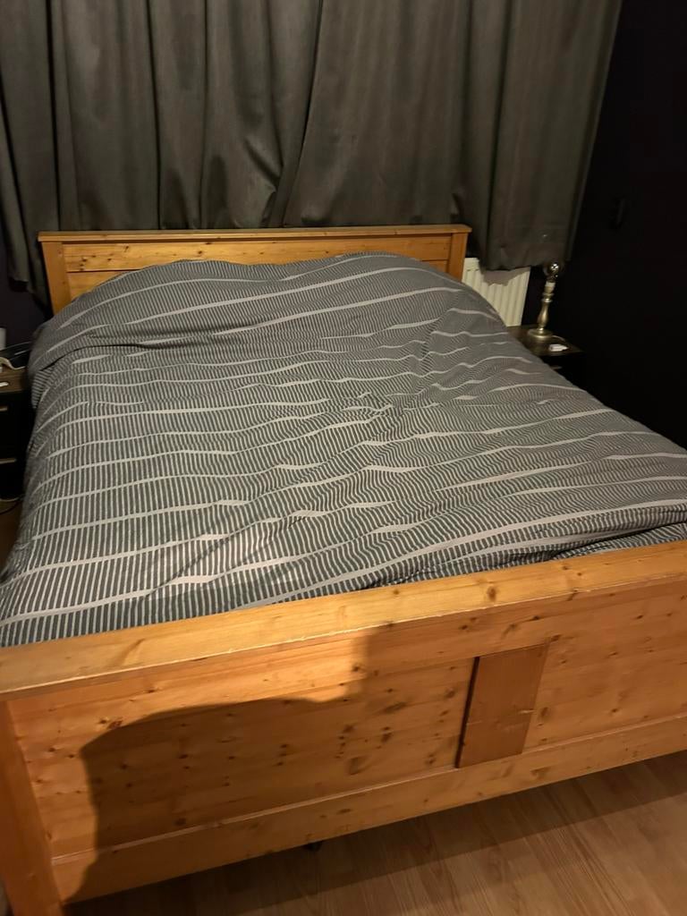 Houten 2 persoonsbed, Huis en Inrichting, Slaapkamer | Bedden, Ophalen, Zo goed als nieuw, Tweepersoons, Hout