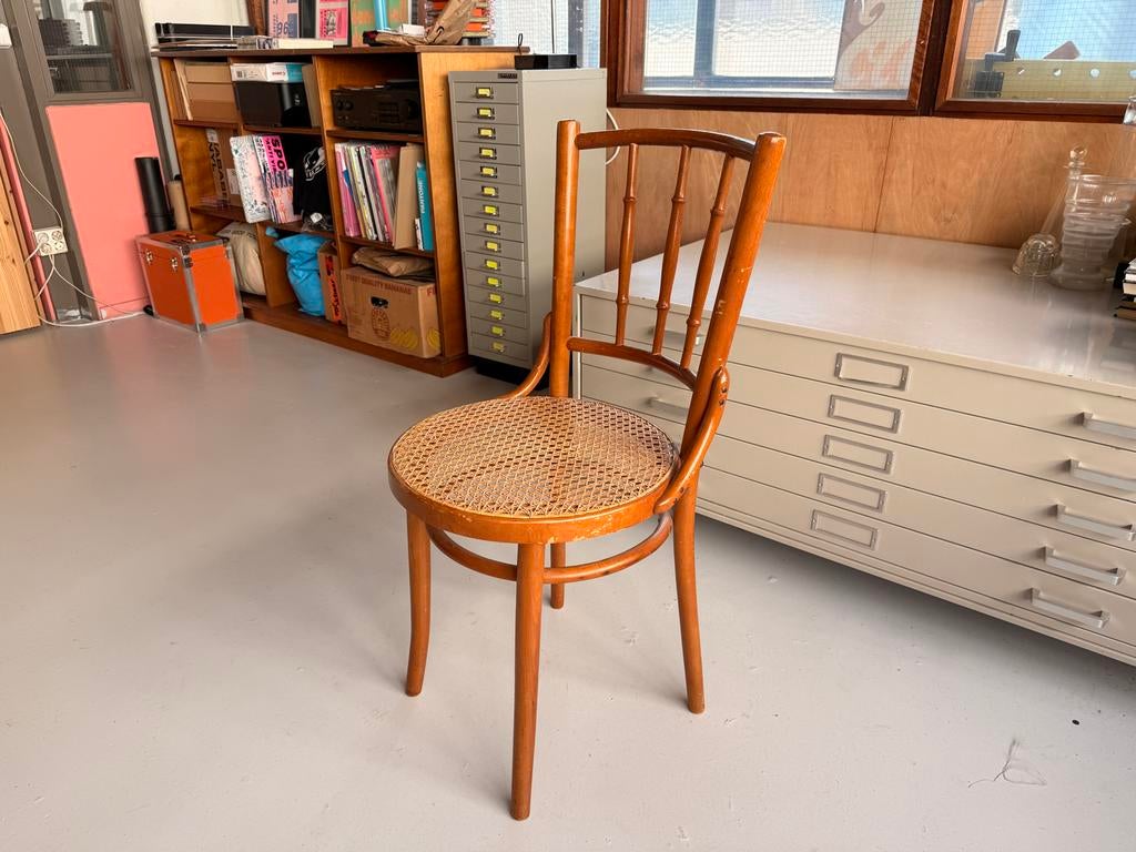 Thonet stoel No. 98 met webbing zitting, Ophalen