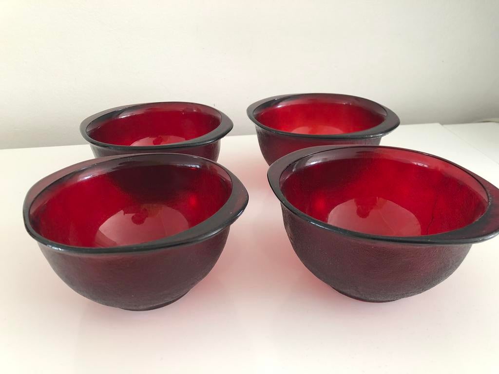 Set van vier kommen Arcoroc Sierra Ruby Red rood jaren 60-70, Ophalen of Verzenden, Kom(men), Overige stijlen, Glas