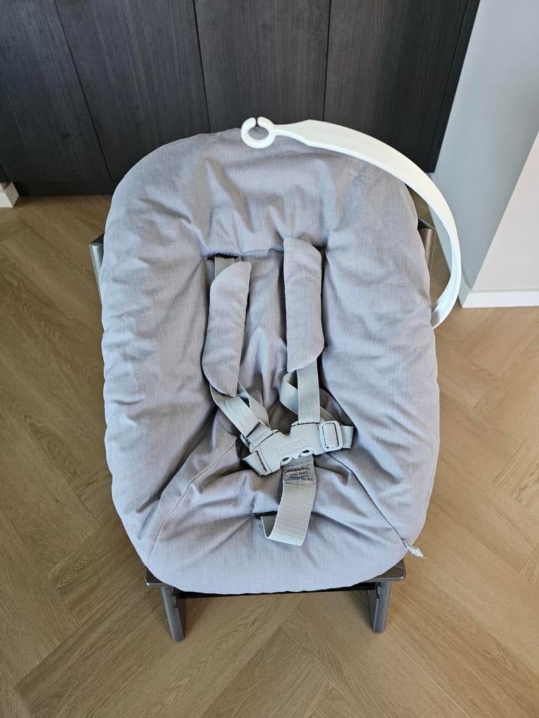 Stokke Tripp Trapp Newborn Set Grijs met Speelgoedhanger, Ophalen of Verzenden, Zo goed als nieuw, Overige typen, Gordel(s)