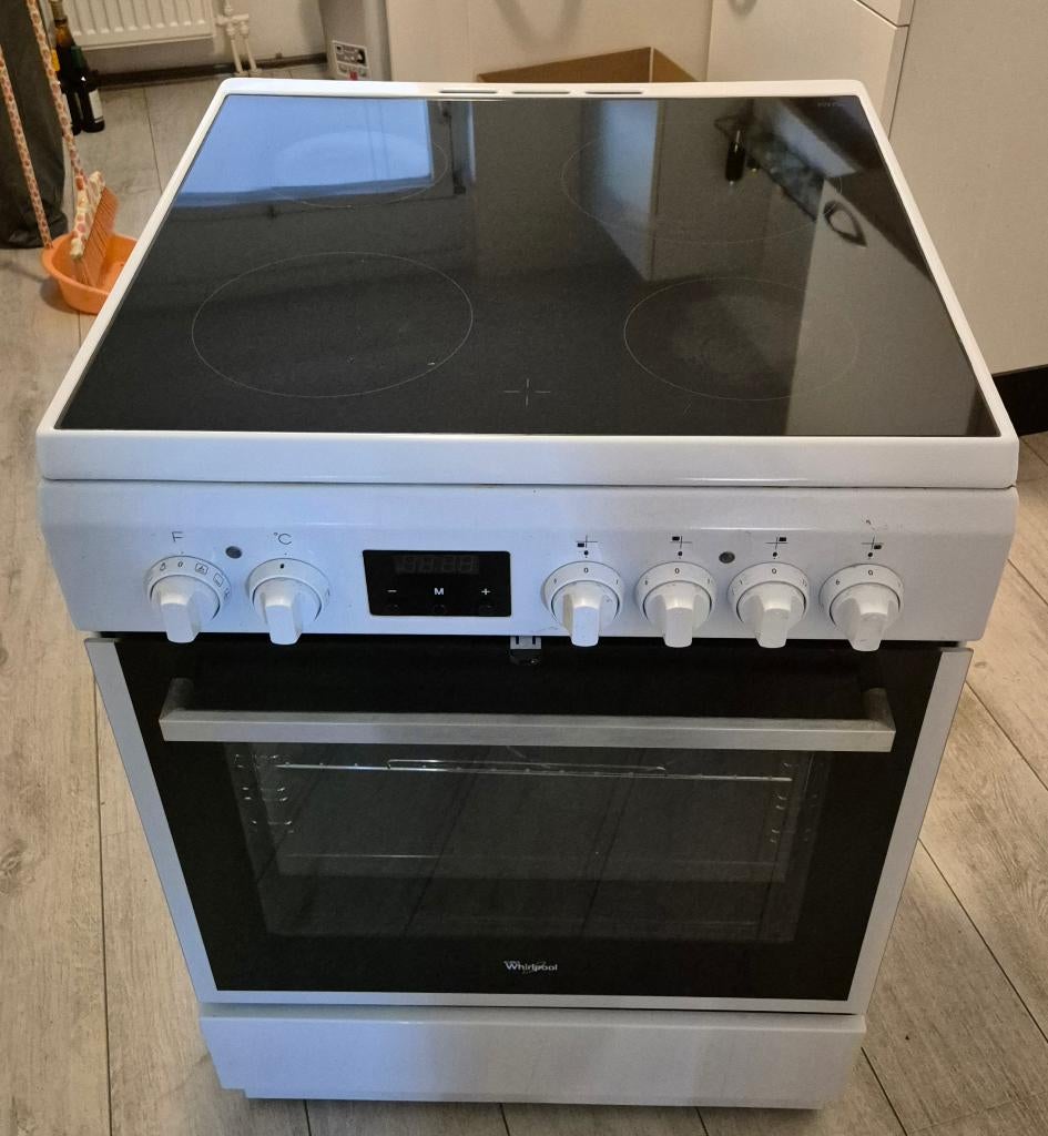 Electrische fornuis, Ophalen, 4 kookzones, Zo goed als nieuw, 85 tot 90 cm