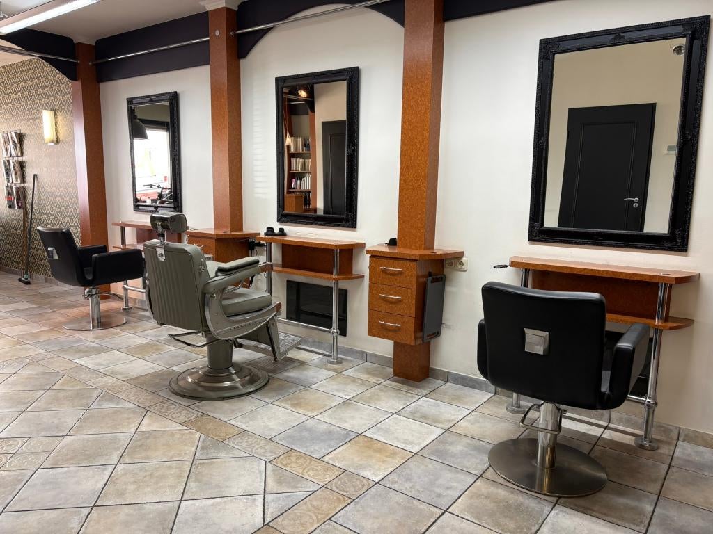 VEILING: Invetaris Kapsalon - incl Belmont Kappersstoel, Huis en Inrichting, Ophalen, Gebruikt, Vijf, Zes of meer stoelen