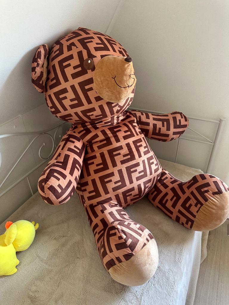 Grote knuffel beer van het merk ( FENDI ), Ophalen of Verzenden, Nieuw, Overige typen