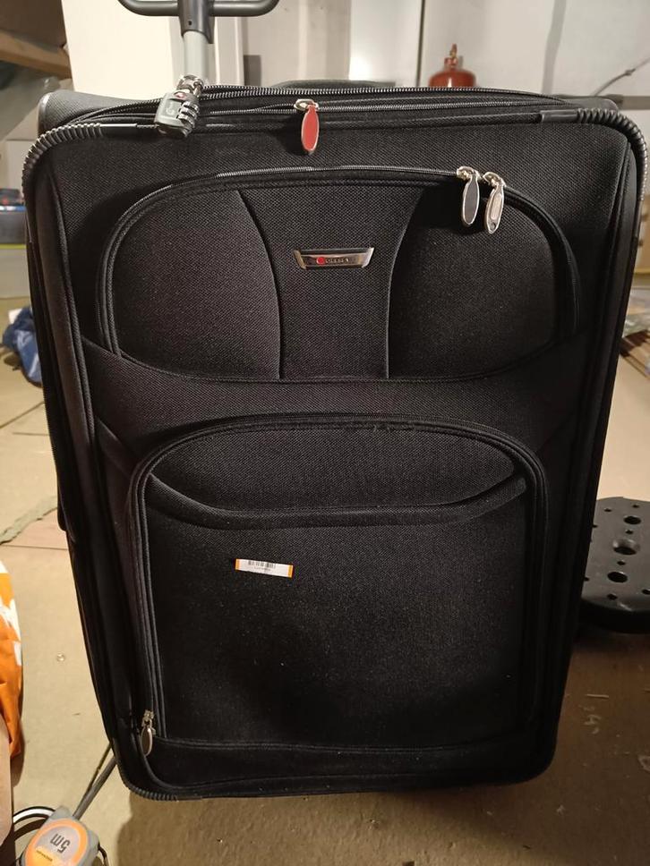 Delsey Zwarte Koffer met Wieltjes en Uitschuifbaar Handvat, Sieraden, Tassen en Uiterlijk, Koffers, Gebruikt, Overige materialen